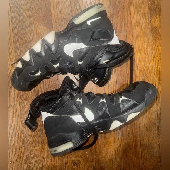 Nike Shoes Nike Black And White Air Max Strong Poshmark